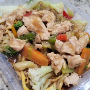 YAKISOBA DE FRANGO